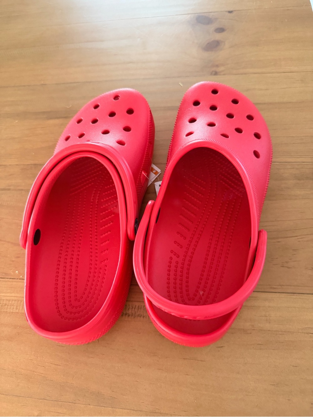 CROCS Mens Classic Clog Sandals in Bright Red